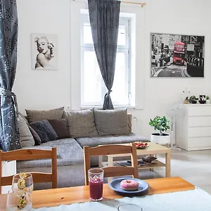 Apartment Dora Near Buda Castle With Parking!, Budapest
